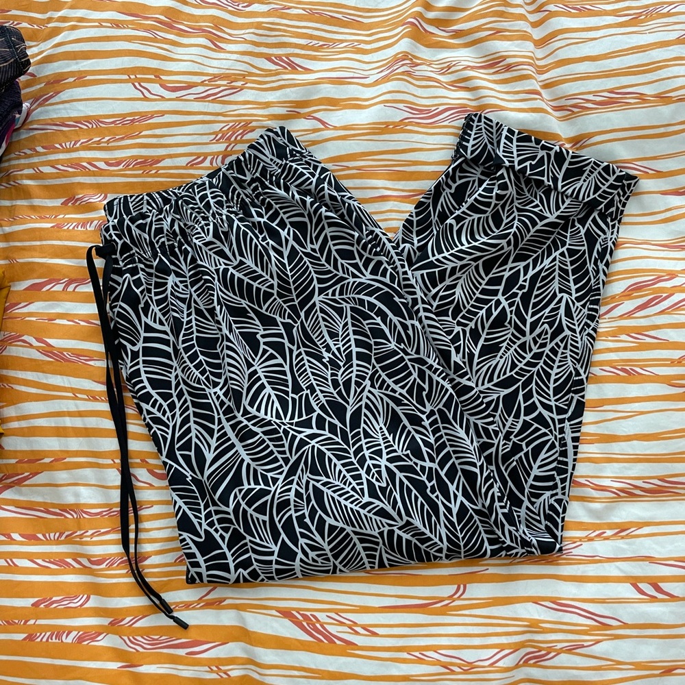 Lululemon OG Jet Crops